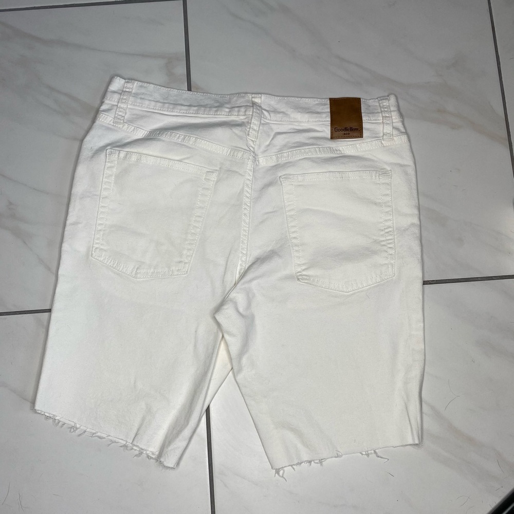 Shorts - Picture 3 of 3